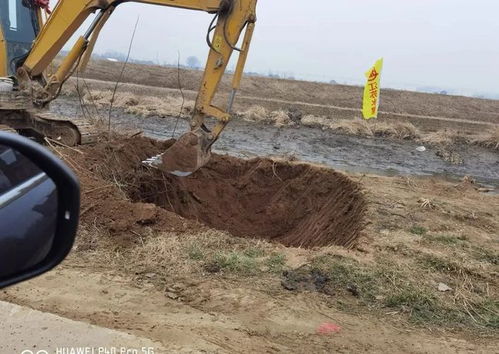 河道清淤隐形障碍 盐城一河道疏浚工程违规堆泥引发环保质疑